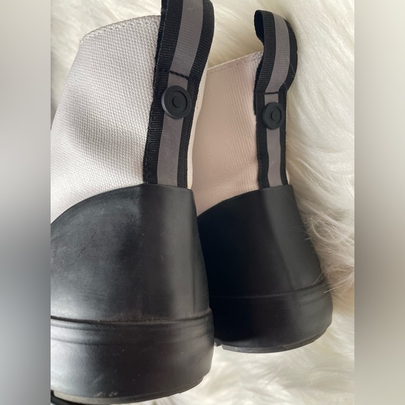 🐼🔳Hunter x Hunter Womens Boots Shoes Size 7.5 or Mens Size 5.5 - Picture 10 of 10